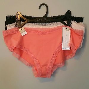 NWT - MARILYN MONROE 3-PACK MULTI-COLOR HIPSTERS